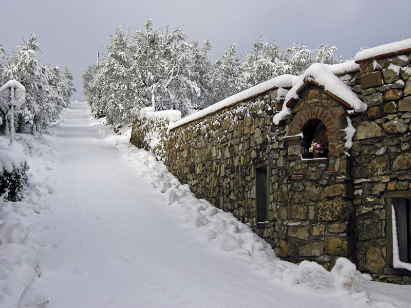 La magica atmosfera del Chianti innevato